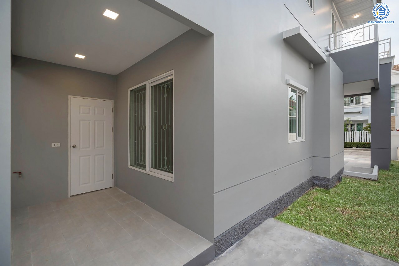 บ้านมือสองตกแต่งใหม่ โครงการ เพอร์เฟคเพลส ราชพฤกษ์ บ้านเดี่ยว จากแบรนด์ Property Perfect เนื้อที่ 56.2 ตร.ว. ฟังก์ชัน 3 ห้องนอน 3 ห้องน้ำ  1 ห้องอเนกประสงค์ จอดรถได้ 2 คัน กับทำเลโซนเมือง ที่เชื่อมต่อหลากหลายเส้นทาง หน้าโครงการติดถ.ราชพฤกษ์ ใกล้รถไฟฟ้าสถานี "บางรักน้อยท่าอิฐ"